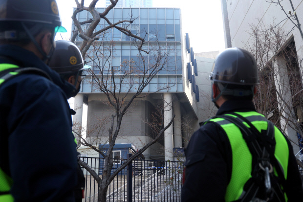 ‘구조물 추락 사고’ 창원NC파크, 긴급 <b>안전 점검</b>
