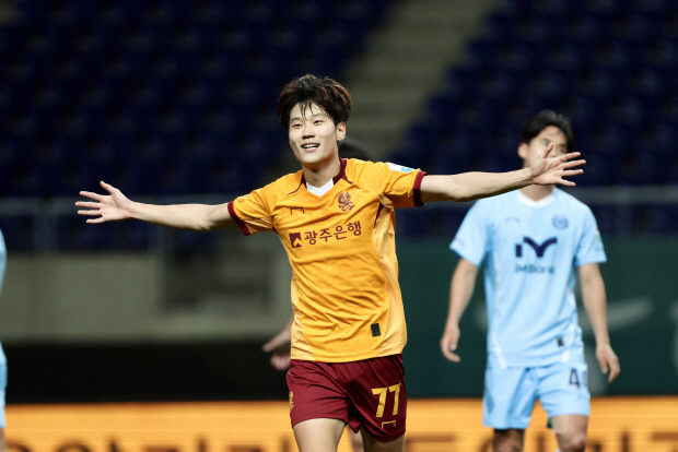 광주FC, ‘<b>이정효</b> <b>복귀</b>’ 업고 3연승 달린다